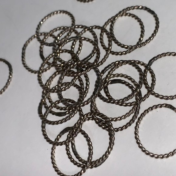 3 1/4 1.4mm Sterling Silver Thin Twist Ring - Picture 5 of 12